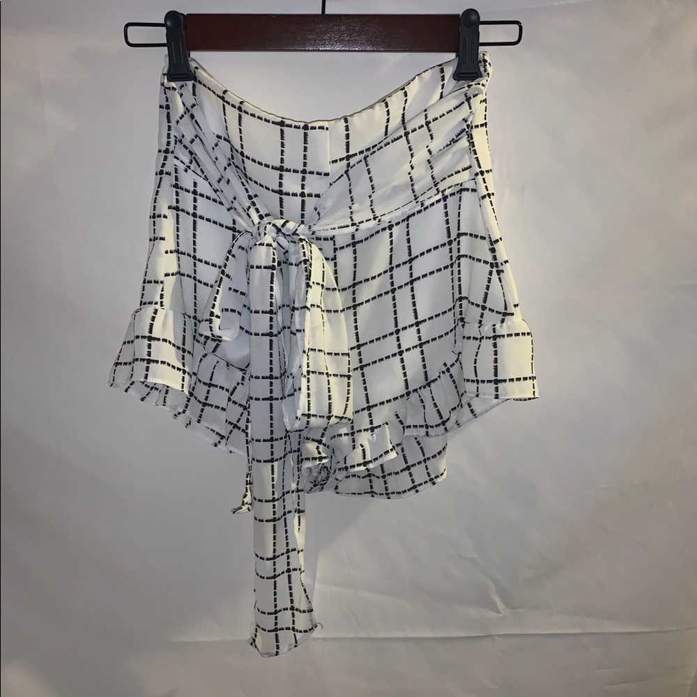 NWOT Ruffle Shorts Size S 🖤